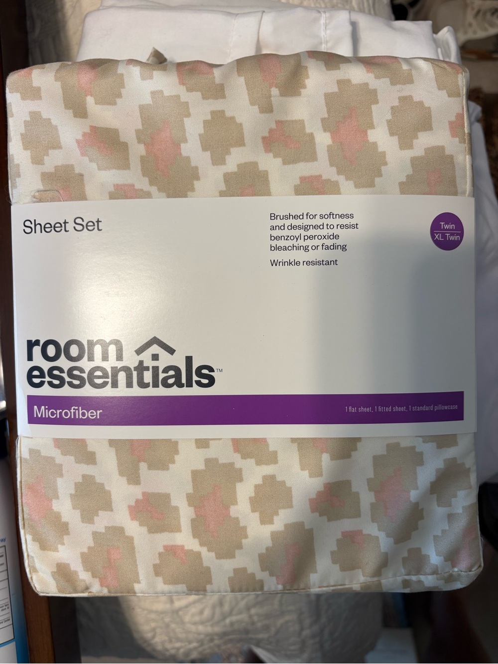 Room Essentials Cream and Pink Microfiber Sheet Set - Twin XL